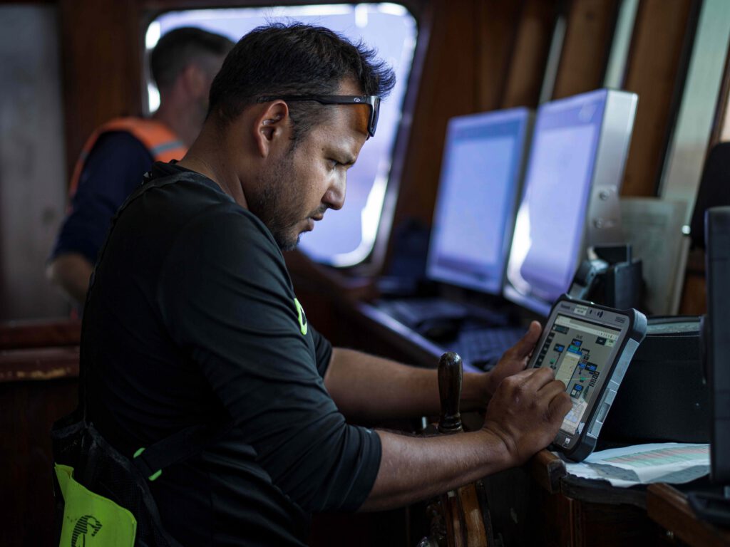 fish-farm-employee-on-boat